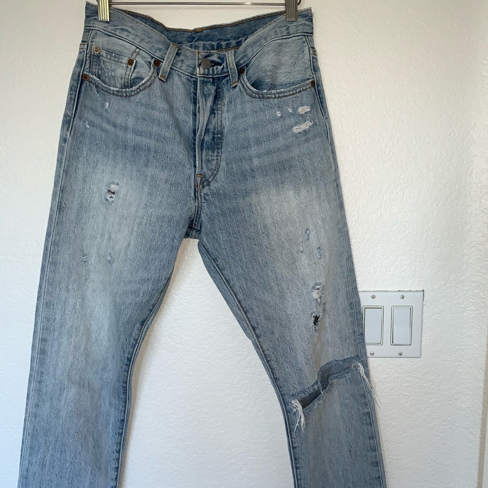 Distressed 501 Levi Jeans in light denim